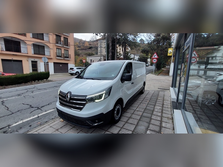 Renault Trafic Furgón 2.0 150CV foto 11